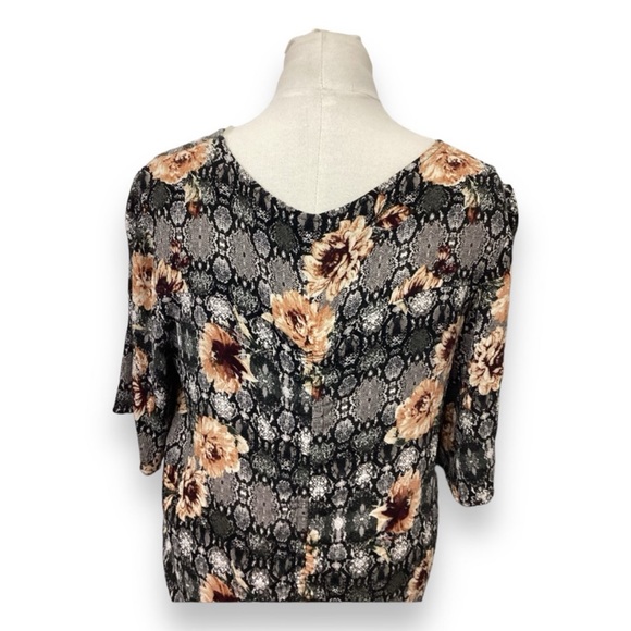 DayTrip Women’s Short Sleeve Floral Button Down Shirt, Black, size XL - Picture 5 of 11